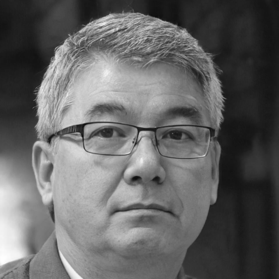 Portrait de Marc Dubois, expert en stratégie budgétaire